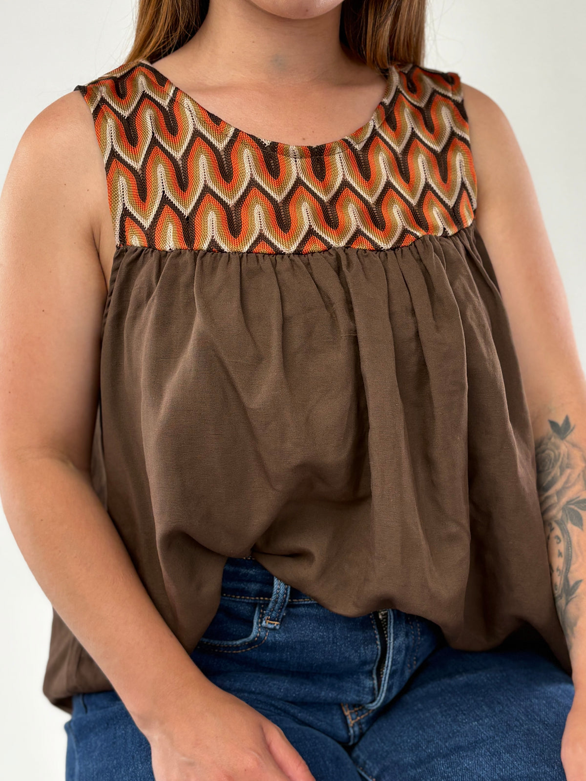Blusa Mosaico em Castanho