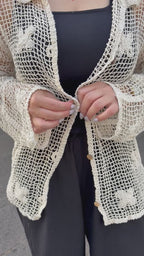 Camisa Botânica em Crochet Bege